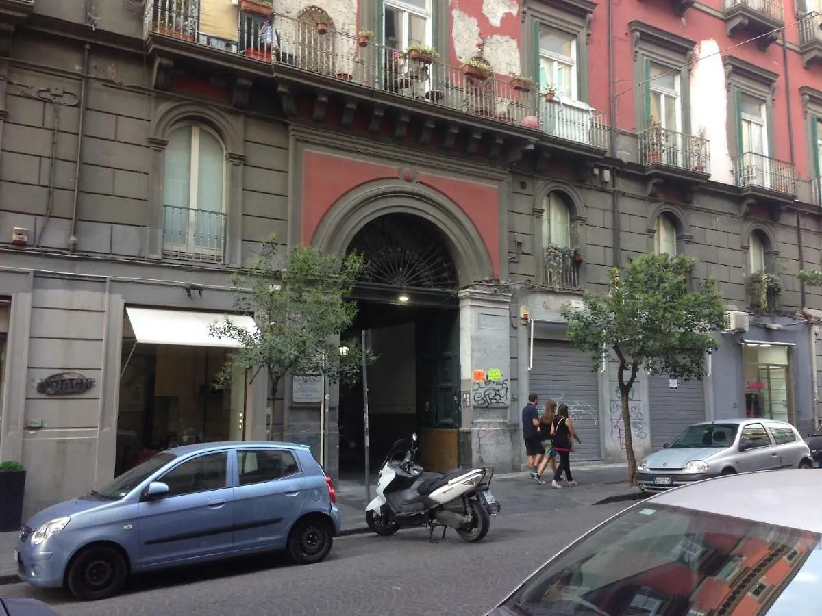 Bed and Breakfast domuschiara Napoli 2*,  Italia